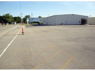 On approximately 1 acre, plenty of paved parking area.  Presently set up for office space and loading dock with overhead door in storage area, 3 Phase, all communication wiring in place and complete sprinkler system and restrooms.  Facility easily converted to manufacturing with high ceilings.  Approximately 5900 sq. ft. of space.

 - Prime Commercial/Industrial Real Estate